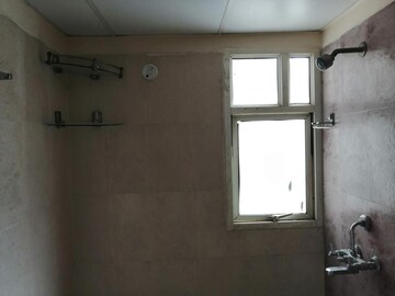 Room in 3.5 BHK Apartment at Kingswood Court, Sain Vihar – for Rent