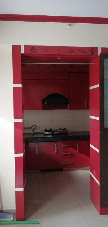 Furnished Amenities in 3.5 BHK Apartment at Kingswood Court, Sain Vihar – for Rent