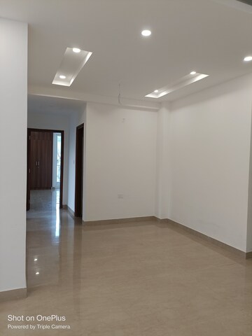 Room in 3 BHK Apartment at Gms Road – for Sale