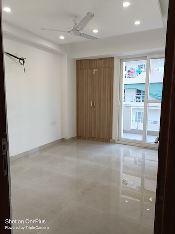 Room in 3 BHK Apartment at Gms Road – for Sale