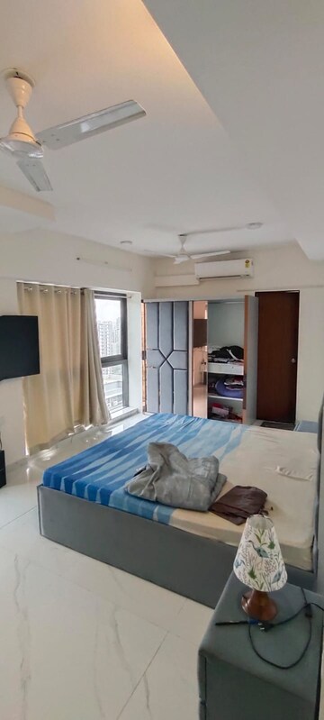 Bedroom in 3 BHK Apartment at Acropolis CHS, Vile Parle West – for Rent