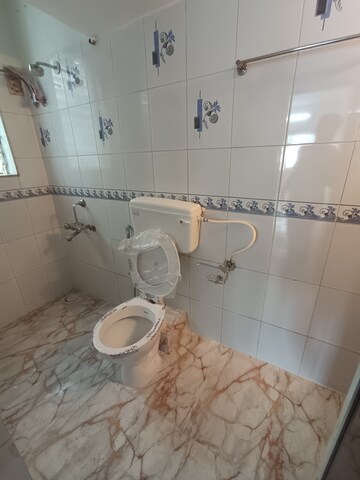 Bathroom in 3 BHK Apartment at Acropolis CHS, Vile Parle West – for Rent
