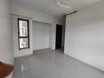 Room in 2 BHK Apartment at Kalpataru Paramount D, Kapur Bawdi – for Rent
