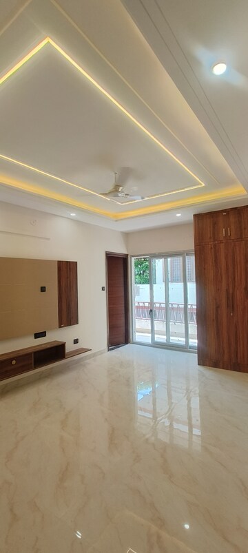 Room in 4 BHK Builder Floor at Gms Road – for Sale