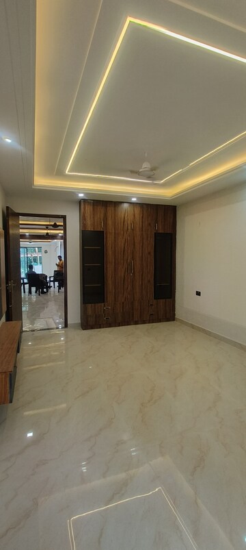 Room in 4 BHK Builder Floor at Gms Road – for Sale