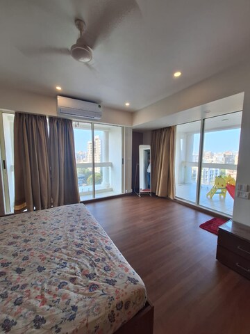 Bedroom in 3 BHK Apartment at Acropolis CHS, Vile Parle West – for Rent