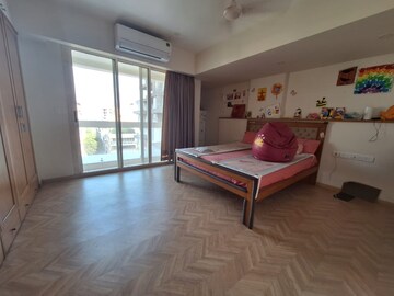 Bedroom in 3 BHK Apartment at Acropolis CHS, Vile Parle West – for Rent