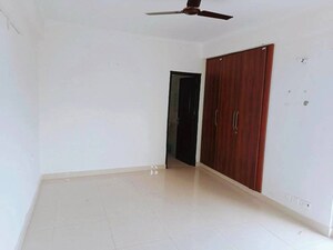 Room in 2 BHK Apartment at Amrapali Princely Estate, Sector 76 – for Sale