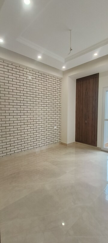 Room in 3 BHK Builder Floor at Gms Road – for Sale