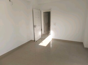 Room in 2 BHK Apartment at Elite Golf Green, Sector 79 – for Sale