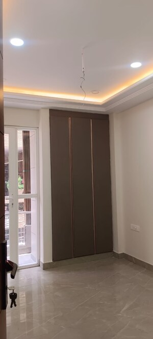 Room in 2.5 BHK Builder Floor at Janakpuri – for Sale