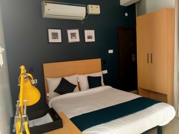 Bedroom in 6+ BHK Villa at Gomti Nagar – for Rent