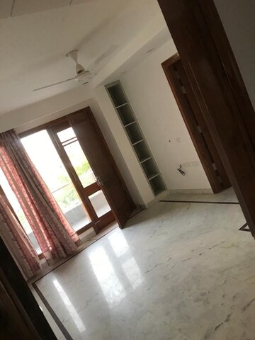 Kitchen in 3 BHK Builder Floor at Auram Floor, South City 2 – for Rent