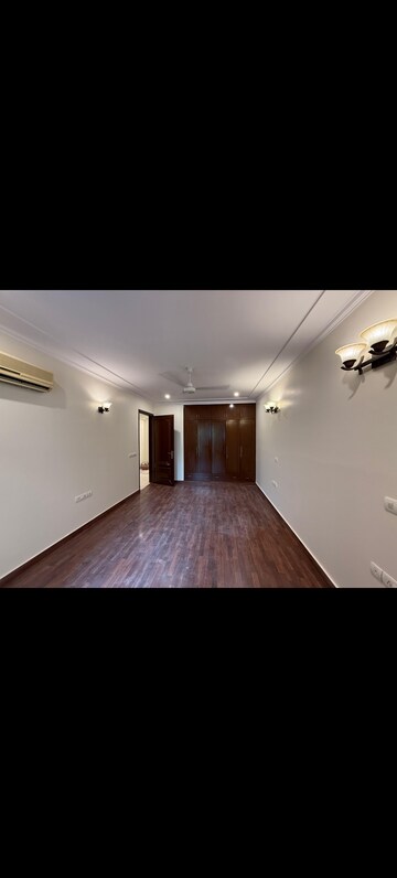 Building Lobby in 4 BHK Builder Floor at Pamposh Enclave – for Rent