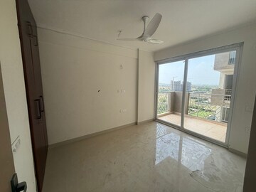 Room in 4 BHK Apartment at Pareena Coban Residences, Sector 99a – for Rent
