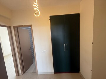 Room in 4 BHK Apartment at Pareena Coban Residences, Sector 99a – for Rent