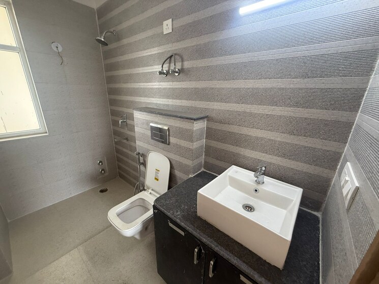 Bathroom, pareena-coban-residences 4 Bedroom 2352 Sq.Ft. Apartment In Sector 99a Gurgaon 8778973