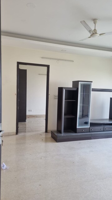 Room in 3.5 BHK Apartment at Ireo The Corridors, Sector 67a – for Rent
