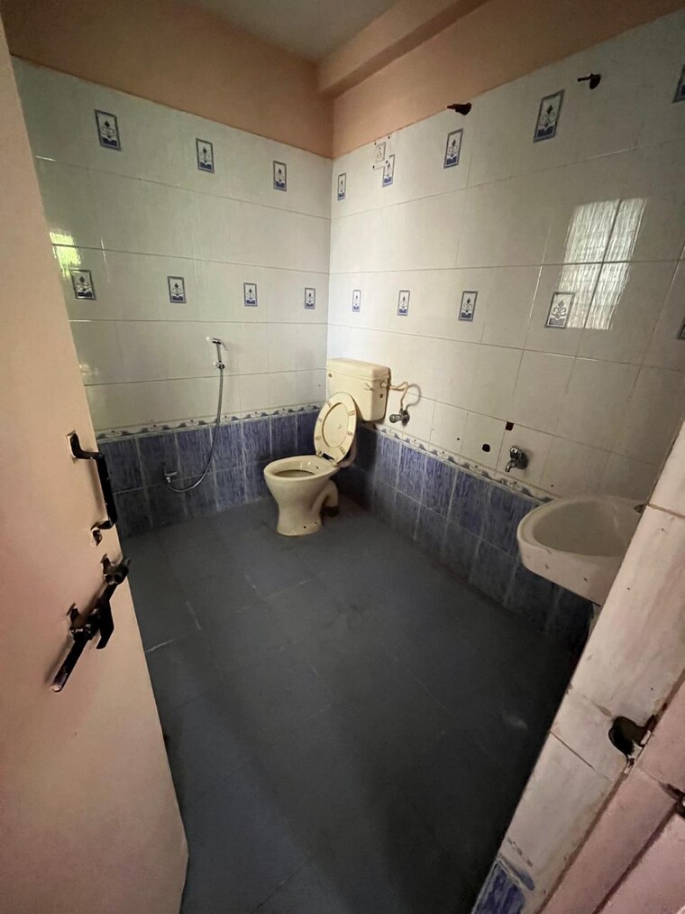 Bathroom, bandal-vedashree 2 Bedroom 1100 Sq.Ft. Apartment In Kothrud Pune 8779016