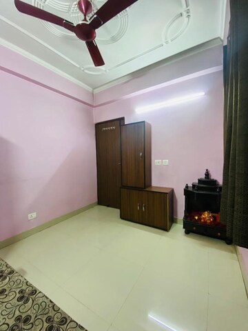 Room in 2.5 BHK Apartment at Devika Skypers, Raj Nagar Extension – for Rent