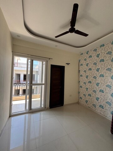 Room in 3 BHK Apartment at Maya Garden City, Lohgarh – for Rent