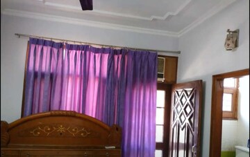Bedroom in 1 BHK Builder Floor at Sector 44 – for Rent