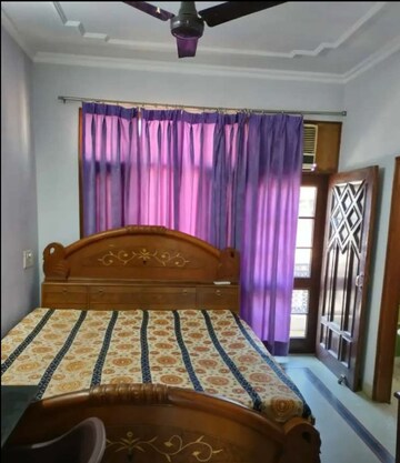 Bedroom in 1 BHK Builder Floor at Sector 44 – for Rent