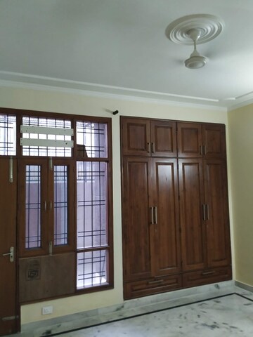 Room in 2.5 BHK Independent House at Sector 92 – for Rent