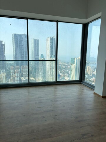 Room in 4 BHK Apartment at Rustomjee Crown, Prabhadevi – for Rent