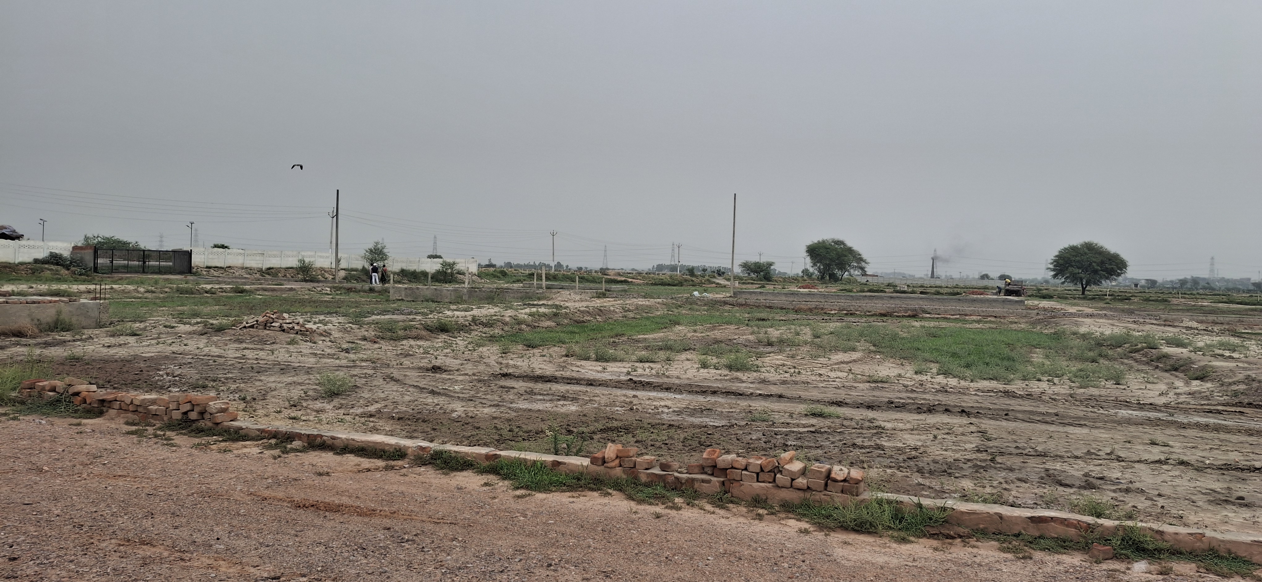 Plot For Sale in Mk Propty 