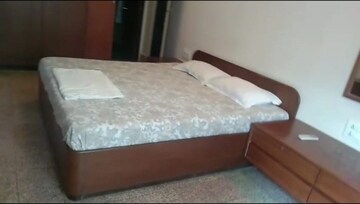 Bedroom in 3 BHK Apartment at Marine Drive – for Rent
