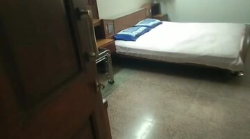 Bedroom in 3 BHK Apartment at Marine Drive – for Rent