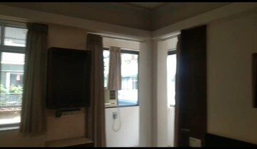 Room in 3 BHK Apartment at Marine Drive – for Rent