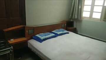 Bedroom in 3 BHK Apartment at Marine Drive – for Rent