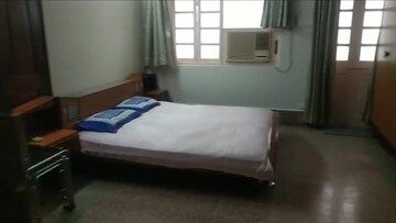 Bedroom in 3 BHK Apartment at Marine Drive – for Rent