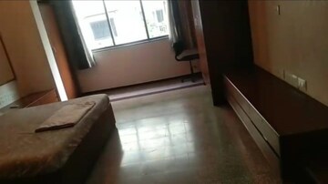 Room in 3 BHK Apartment at Marine Drive – for Rent