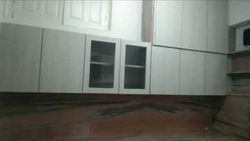 Room in 3 BHK Apartment at Marine Drive – for Rent