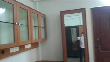 Room in 3 BHK Apartment at Marine Drive – for Rent