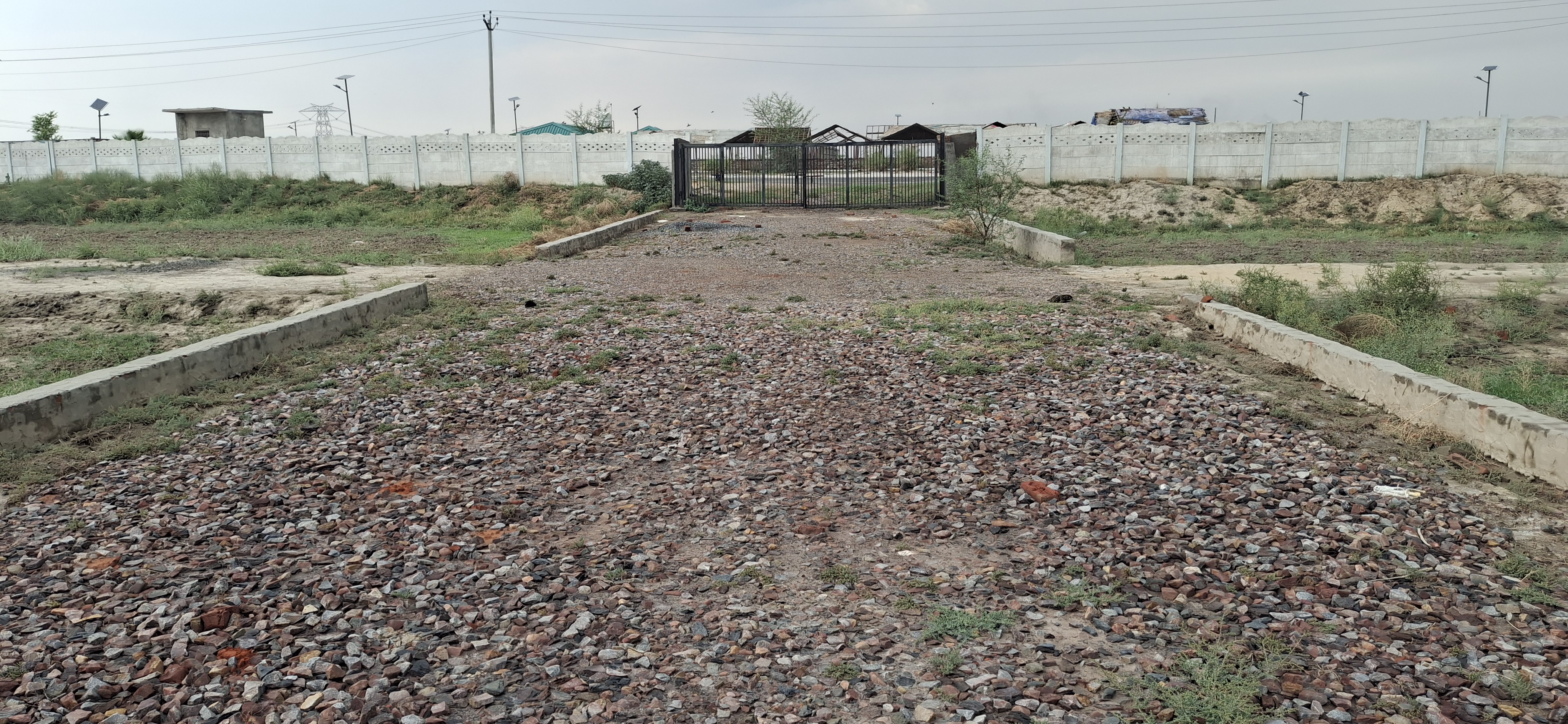 Plot For Sale in Mk Propty 