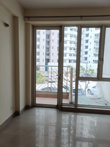 Living Room in 2.5 BHK Apartment at Logix Blossom Greens, Sector 143 – for Rent
