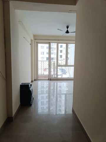Room in 2.5 BHK Apartment at Logix Blossom Greens, Sector 143 – for Rent