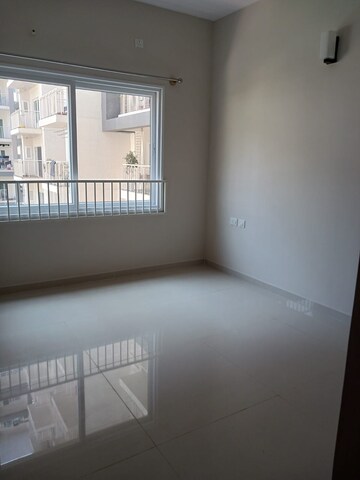 Room in 3 BHK Apartment at LnT Raintree Boulevard, Hebbal – for Rent