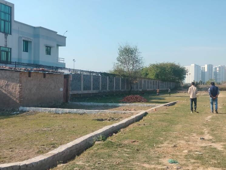 undefined, sector 135  50 Sq.Yd. Plot In Sector 135 Noida 8779249