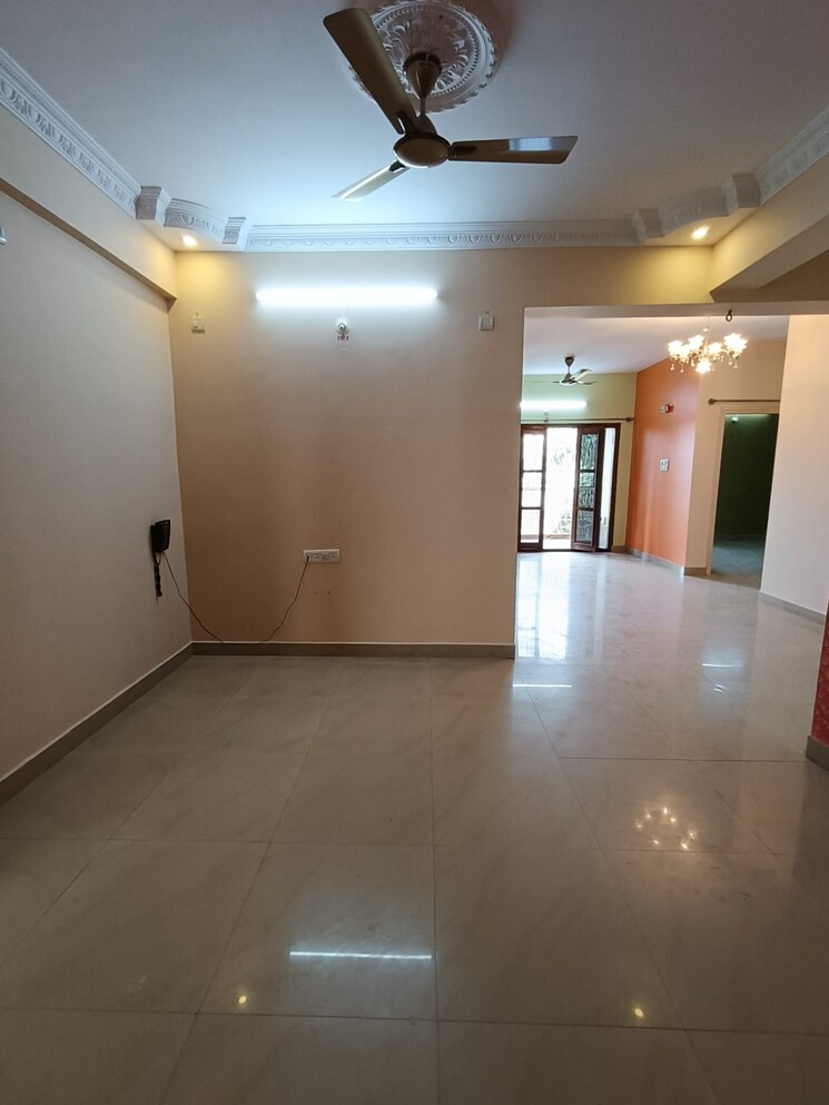 Room, sahakara nagar 3 Bedroom 1550 Sq.Ft. Apartment In Sahakara Nagar Bangalore 8779053