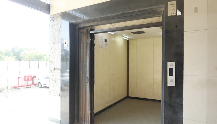 Room, swarland-jai-estate Commercial Office Space 1000 Sq.Ft. In Dombivli East Thane 8779389