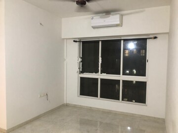 Room in 1 BHK Apartment at Lodha Amara, Kolshet Road – for Rent