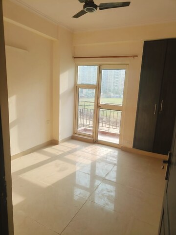 Room in 3 BHK Apartment at Gardenia Golf City, Sector 75 – for Rent