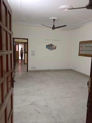 Room in 2 BHK Builder Floor at Lajpat Nagar 4 – for Rent