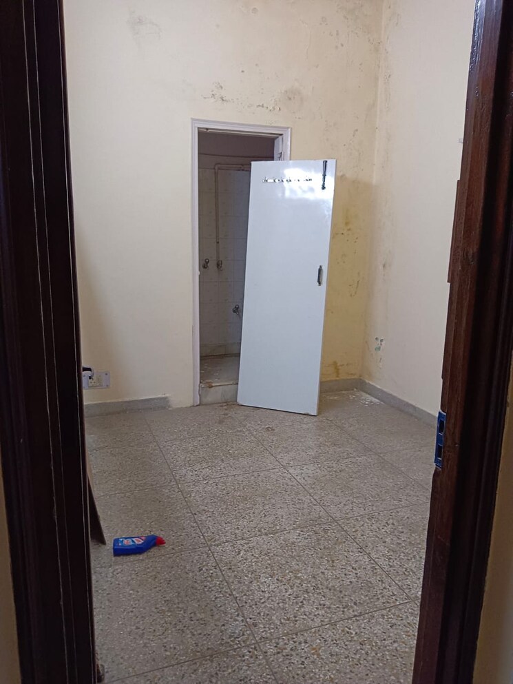 Room, lajpat nagar 4 2 Bedroom 1009 Sq.Ft. Builder Floor In Lajpat Nagar 4 Delhi 8779328