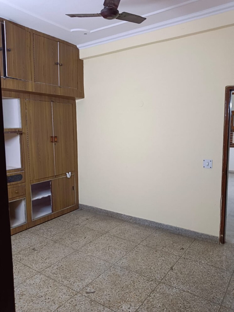 Room, lajpat nagar 4 2 Bedroom 1009 Sq.Ft. Builder Floor In Lajpat Nagar 4 Delhi 8779328
